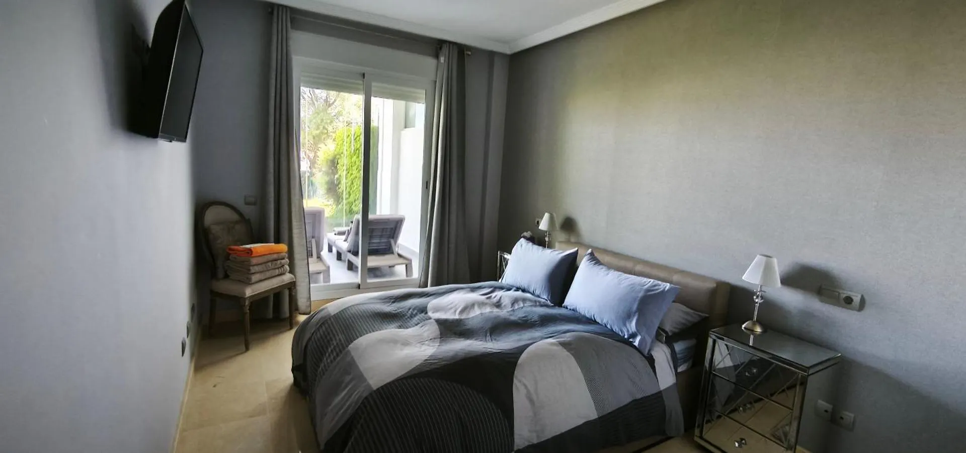 2 Bedroom Apartment, La Mairena, Near Marbella Ojén 0*,  スペイン